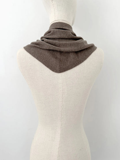 C.O.S.Y by SjaalMania Sjaal Cosy Triangle Dark Brown