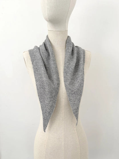 C.O.S.Y by SjaalMania Sjaal Cosy Triangle Medium Grey