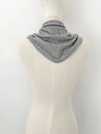 C.O.S.Y by SjaalMania Sjaal Cosy Triangle Medium Grey
